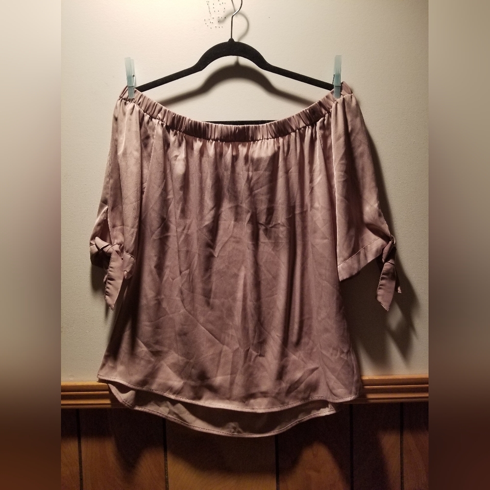 🍁🌺H&M satin off shoulder top with tied sleeves and an elasticized shoulder